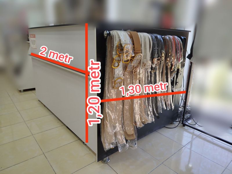 SROCHNA Magazin kafe lar uchun Bar sotiladi