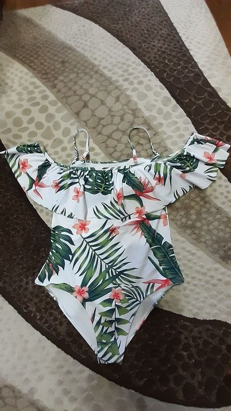 Продам женские купальники. Продам женские купальники.