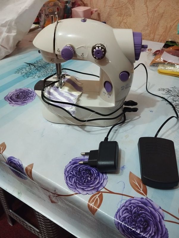 Продам мини швейную машинку Продам мини швейную машинку