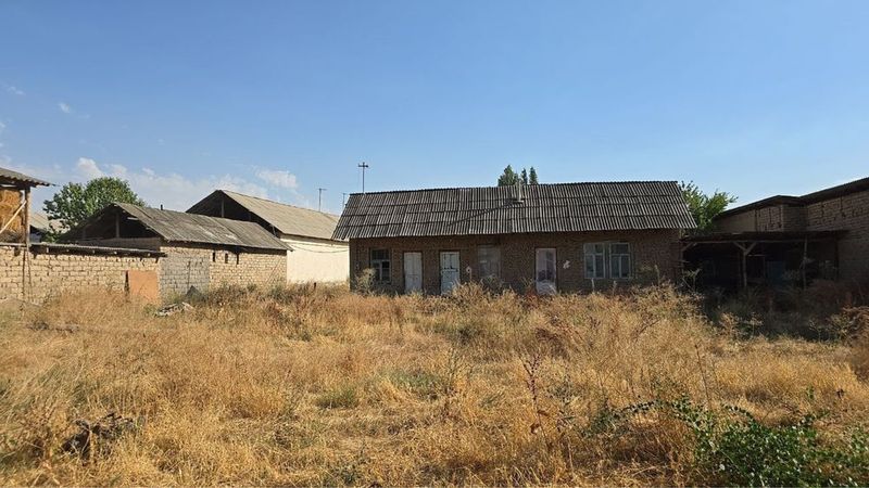 Yer sotiladi rohatdan 3km Boltada 15 sotix Fasaf 27.5x56m Yer sotiladi rohatdan 3km Boltada 15 sotix Fasaf 27.5x56m