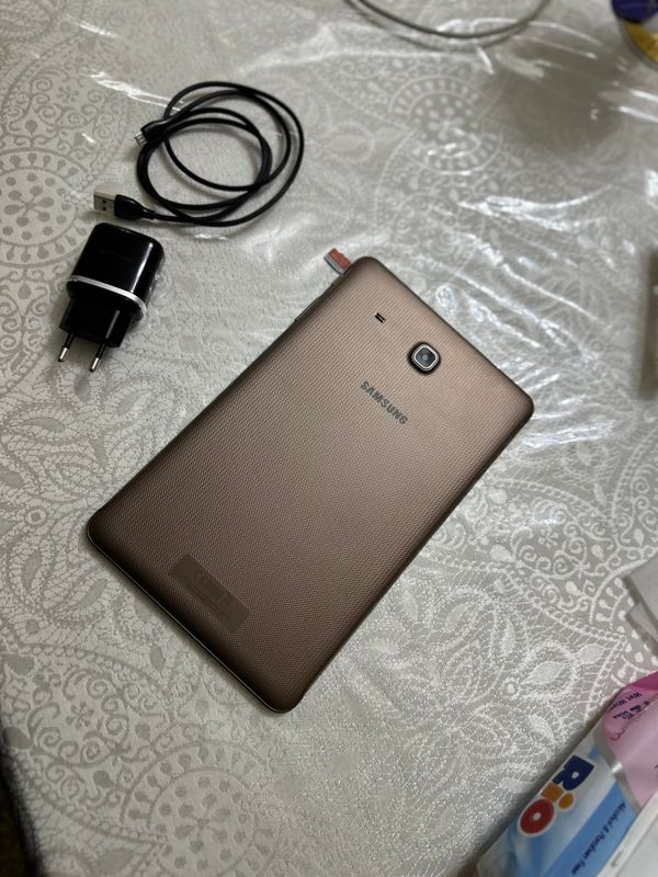 Samsung Galaxy Tab E 9.6 + 32GB fleshka va zaryadk Samsung Galaxy Tab E 9.6 + 32GB fleshka va zaryadk