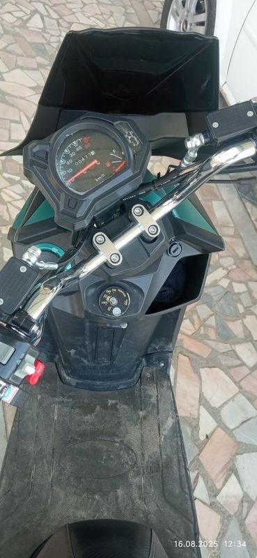 Motosikl sotiladi yaxwi holatda