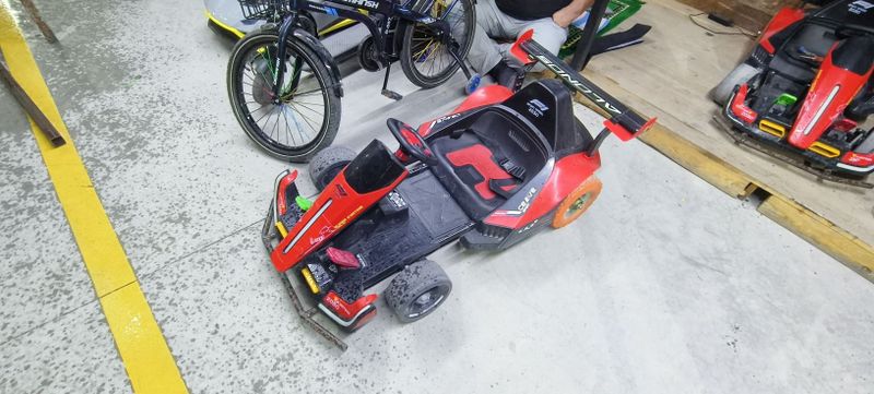 Bolalar elektr moshinalari sotiladi Bolalar elektr moshinalari sotiladi