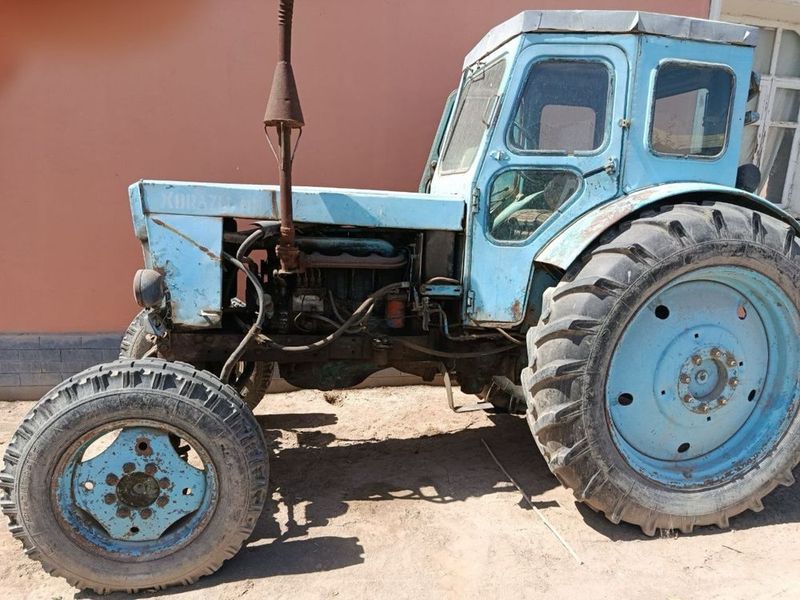Traktor sotiladi Traktor sotiladi
