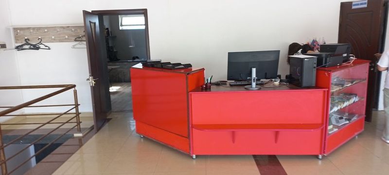 Polka sotiladi magazin, resepshin