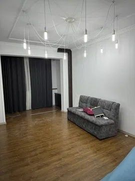Вдоль дороги 3 комнаты 71м² Чиланзар8 катартал Вдоль дороги 3 комнаты 71м² Чиланзар8 катартал