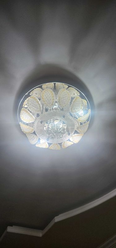 Lyustra sotiladi 2 ta Lyustra sotiladi 2 ta