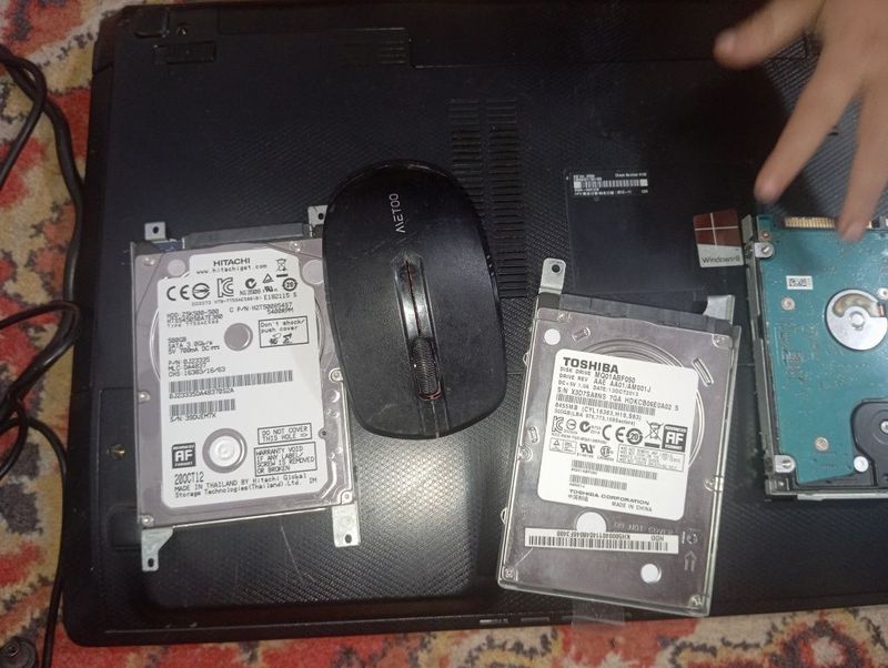 Noutbuk Asus sotiladi Noutbuk Asus sotiladi