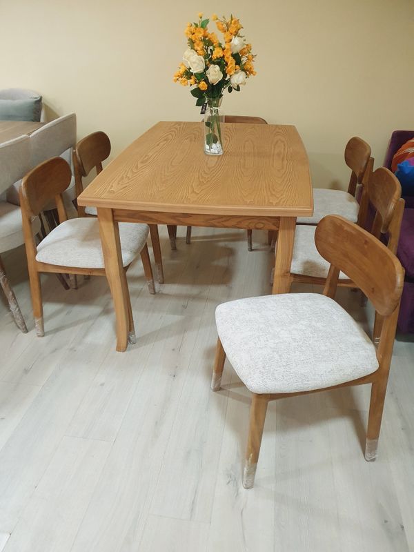 кухонный комплект стол и 6 стульев