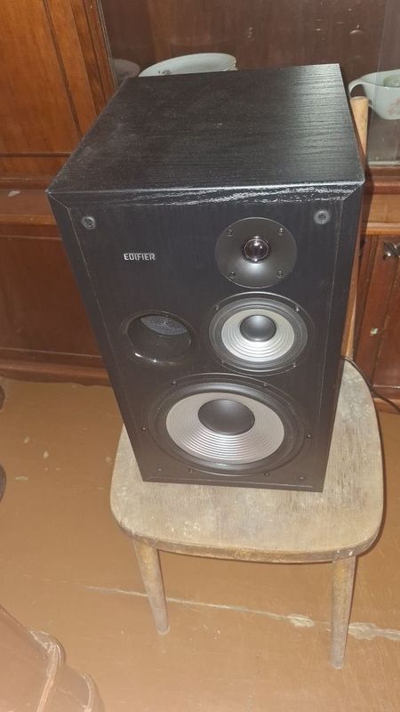 EDIFIER R2850DB новый EDIFIER R2850DB новый