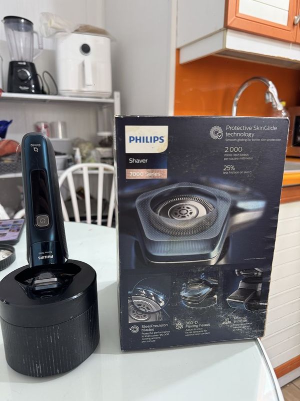 Продаю Электрическую бритву Philips Shaver 7000 Series