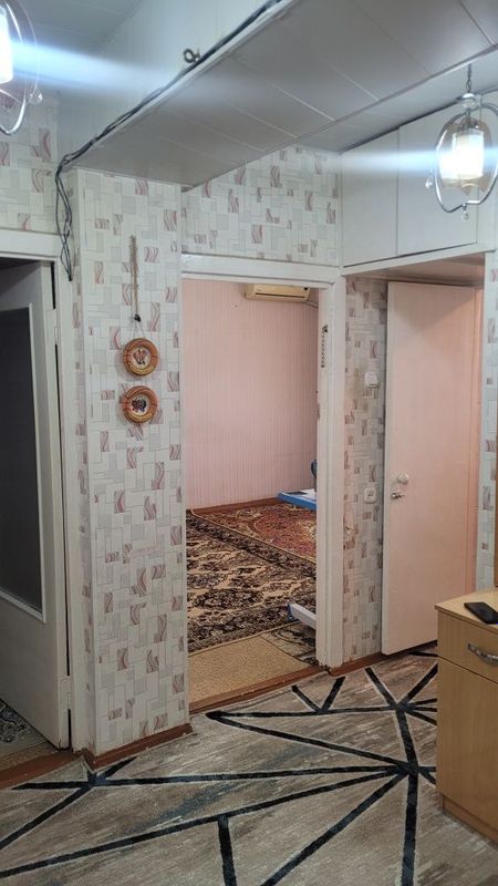 Зарафшон шахрида 3-хонали квартира сотилади Зарафшон шахрида 3-хонали квартира сотилади