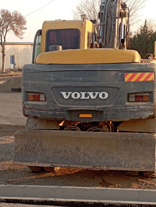 Volvo 130 sotladi 38000$