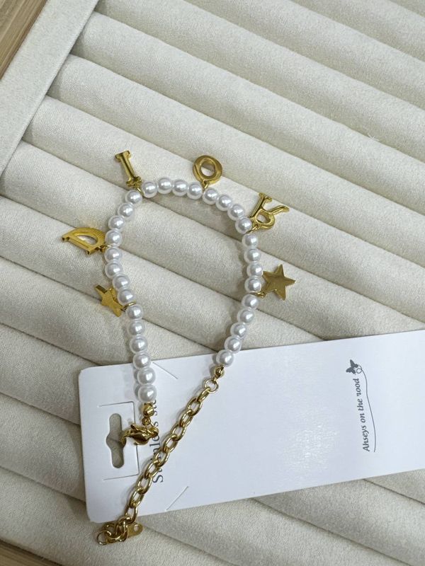 Dior,gucci,swarovski brendidan xar xil brasletlar Dior,gucci,swarovski brendidan xar xil brasletlar