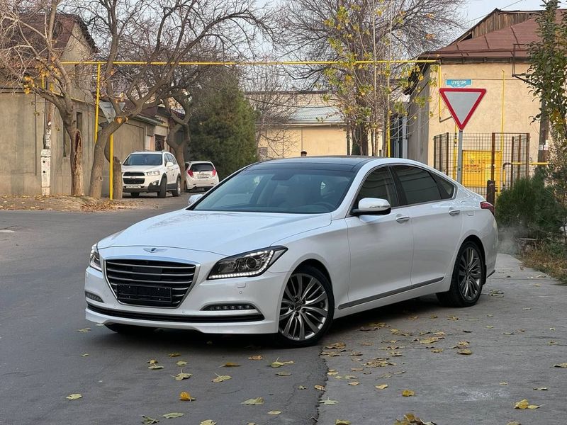 Hyundai Genesis G70 900 км