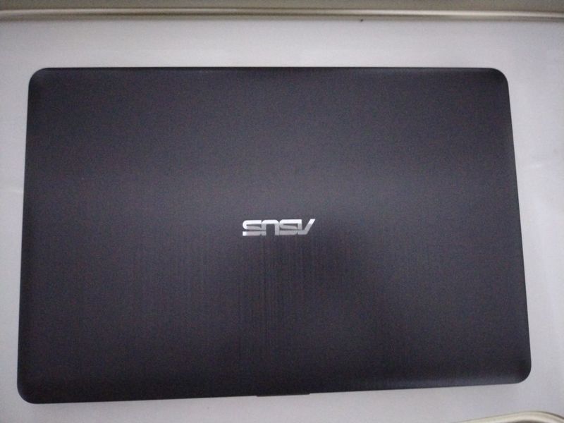 Notebook sotiladi Notebook sotiladi
