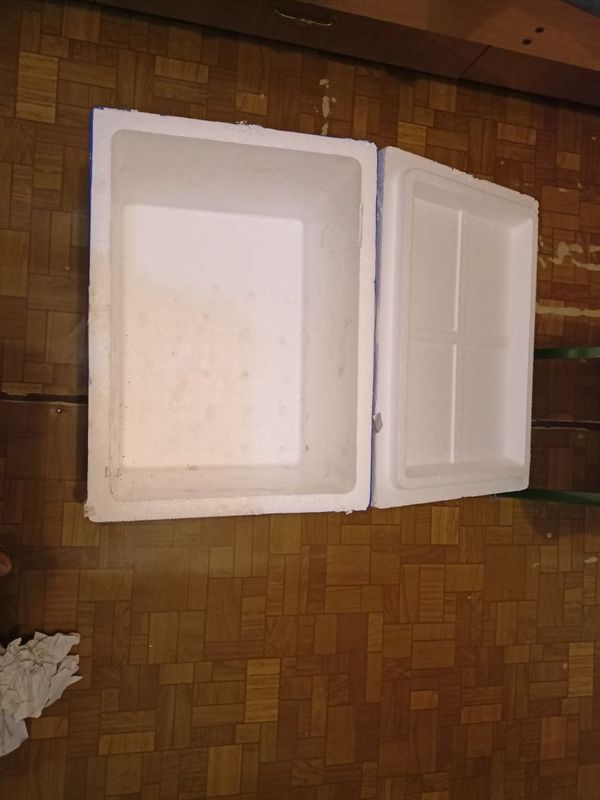 Коробка с крышкой из пенопласта Коробка с крышкой из пенопласта