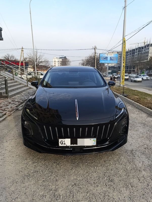 Продается своя машина Hongqi eqm5 Продается своя машина Hongqi eqm5
