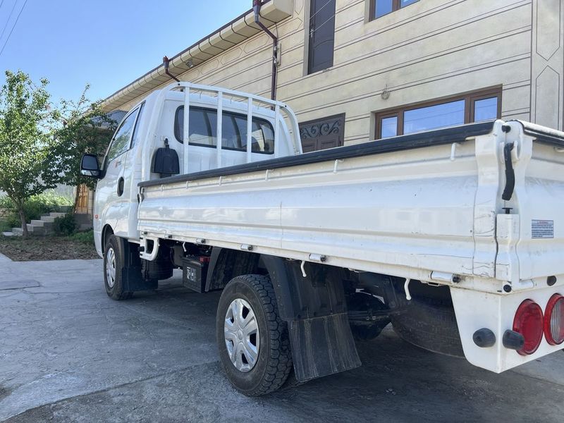 Kia bongo super kabina jizax kia yili 2024 yurgan masofasi 6000 tel