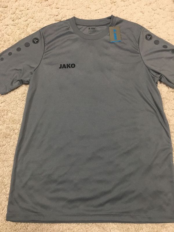 Jako brenddidan seriy rangli futbolka razmeri:M Jako brenddidan seriy rangli futbolka razmeri:M
