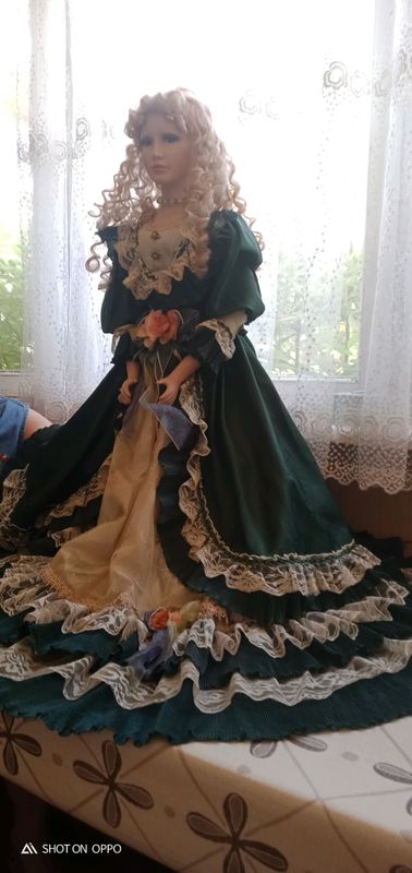 Шикарная фарфоровая кукла