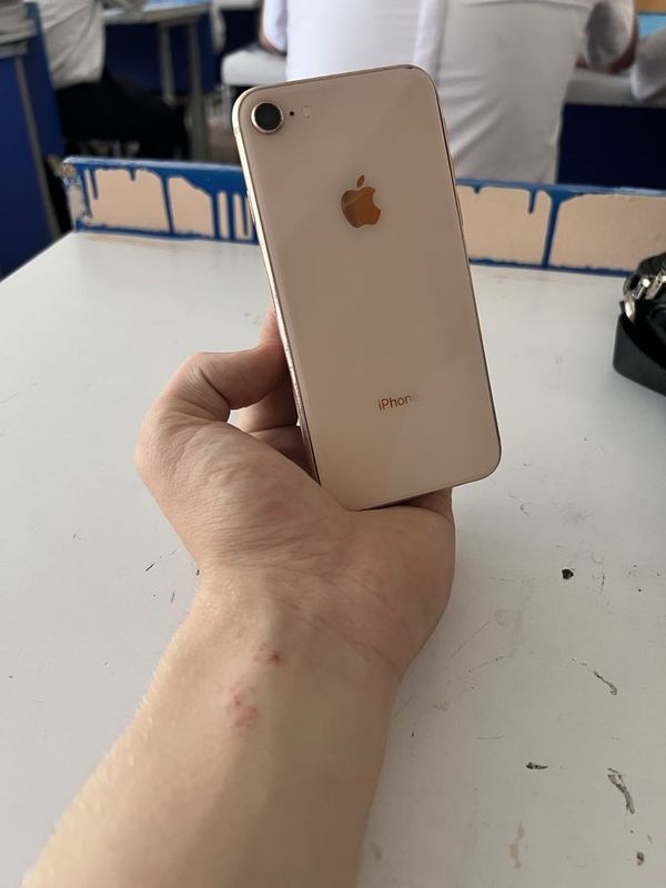 Iphone 8 64gb srochna Iphone 8 64gb srochna