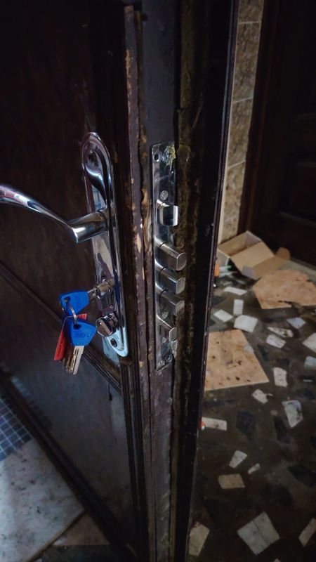 Установка Замка в двери Установка Замка в двери