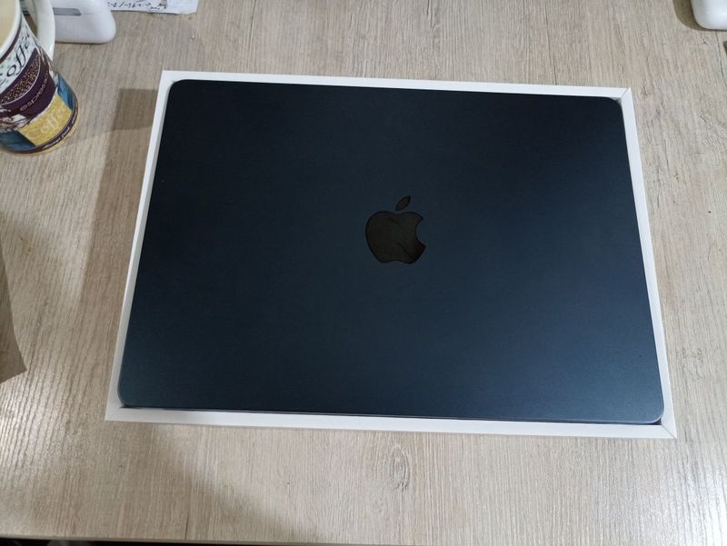 13-inch MacBook Air with Apple M2 chip 13-inch MacBook Air with Apple M2 chip