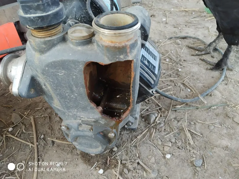 Сув Насос тузатаман музлаб ёрилгани