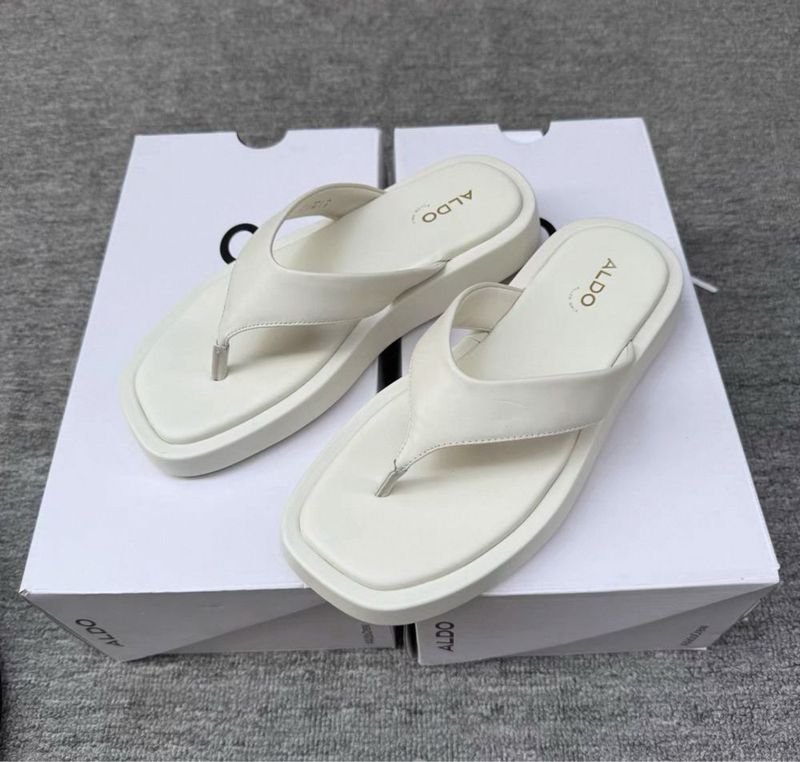 Женские сланцы Aldo Женские сланцы Aldo