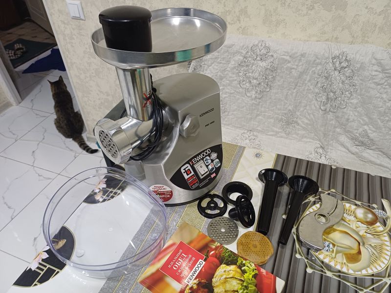 продаётся новая электрическая мясорубка продаётся новая электрическая мясорубка