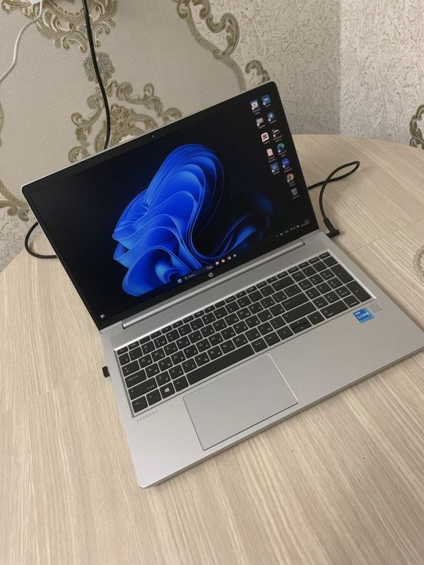 Notebook sotiladi holati yangi Notebook sotiladi holati yangi