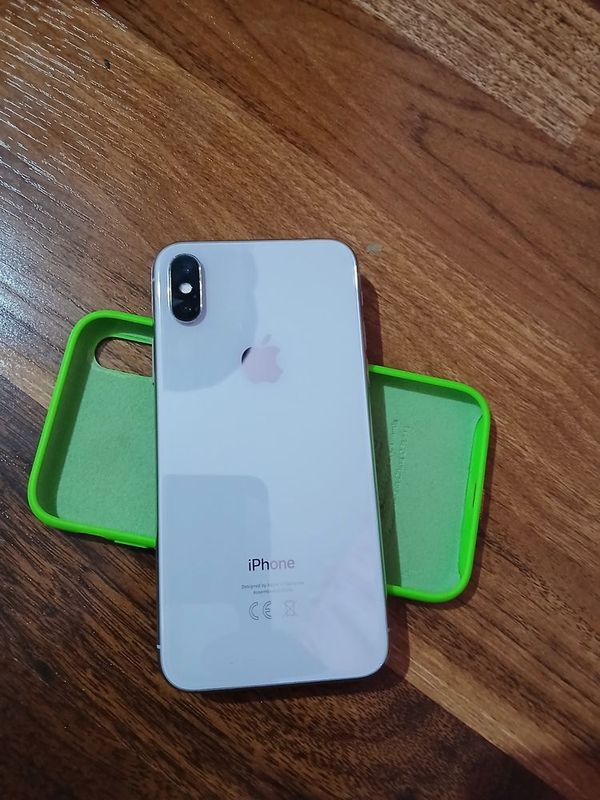 Iphone x rangi oq xotira 256 yomkist 68 xolati yaxshi aybi rasmda tel