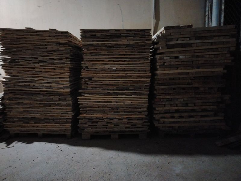 Паддон тахта лари чорни паталокга булади. 3500 сум донаси Паддон тахта лари чорни паталокга булади. 3500 сум донаси
