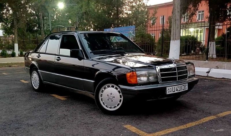 Srochna Mercedes benz 190 W201 sotiladi