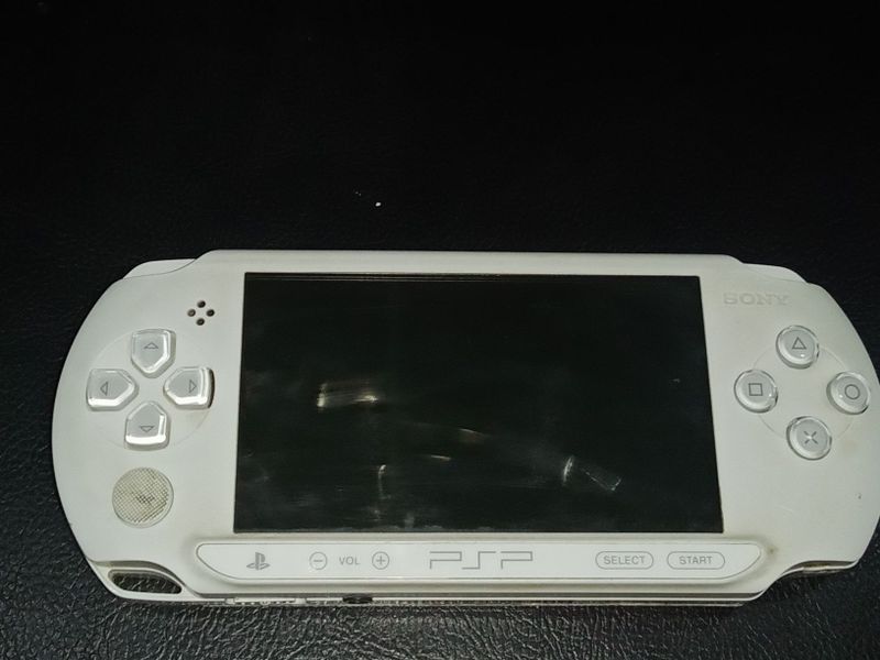 Sony psp белый . Sony psp белый .