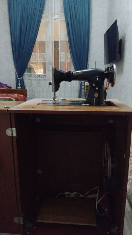 Швейная машинка с электромотором Швейная машинка с электромотором