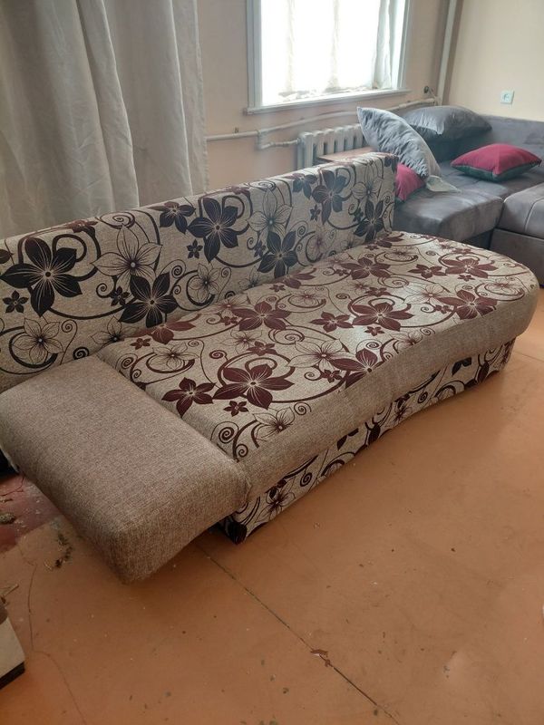 Продам диван для гостиной