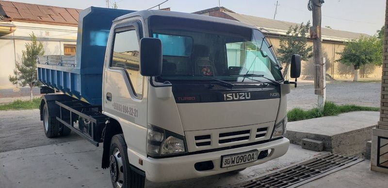 Продаю заводской самосвал Isuzu машина в очень хорошем состоянии Продаю заводской самосвал Isuzu машина в очень хорошем состоянии