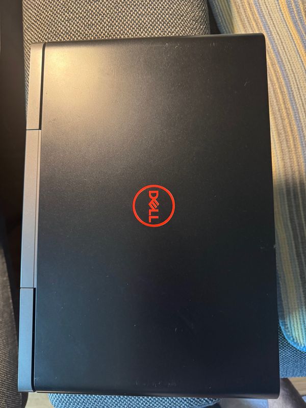 Dell g5 15 i5-8300H/8GB DDR4/1060 6GB/128SSD+1TB HDD