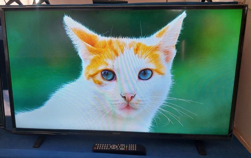 40 Samsung TV sotiladi 40 Samsung TV sotiladi