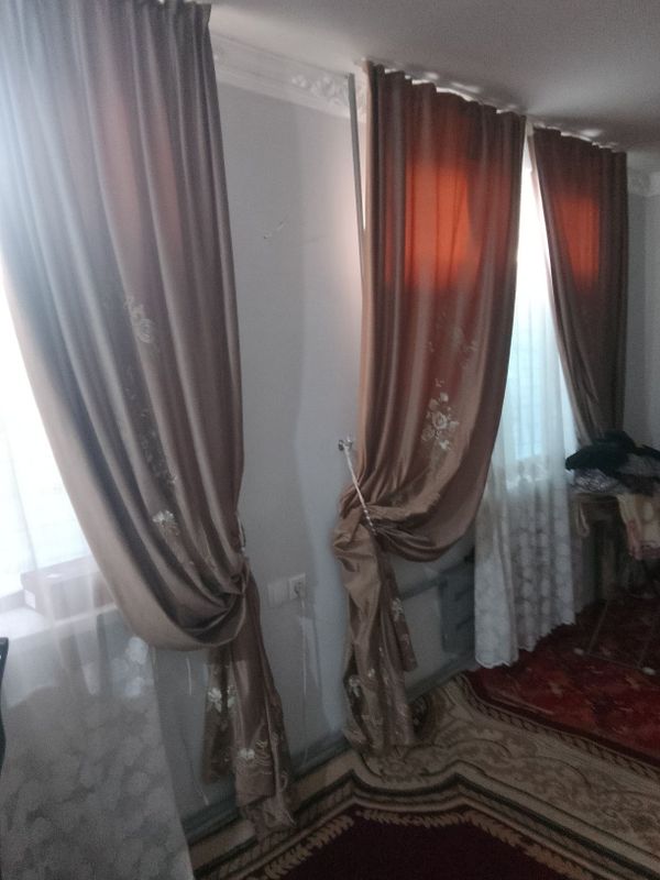 Продается дом рядом с кругом.в центре Янгиюля