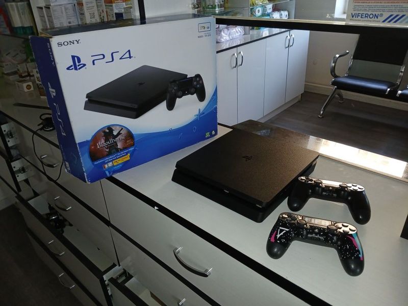 Ps4 holati yangidek 1 oy boldi 1 tb joyi