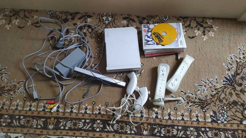 Продаётся Nintendo Wii ! Продаётся Nintendo Wii !