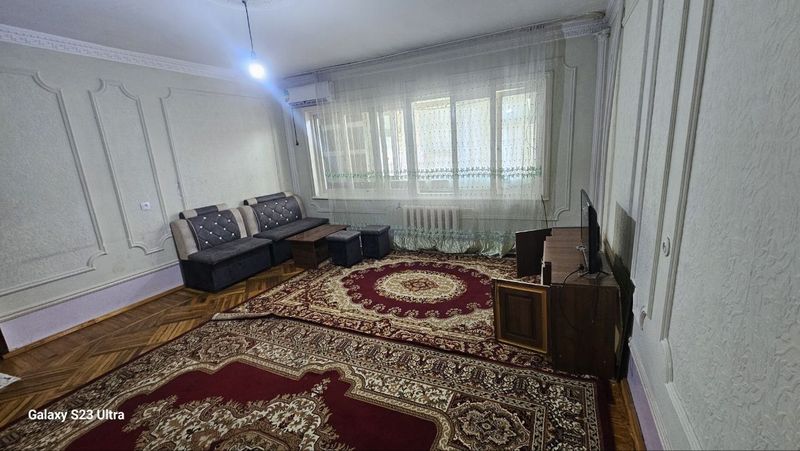 Аренда 2.хонали чорсу версал туйхона олдида Аренда 2.хонали чорсу версал туйхона олдида