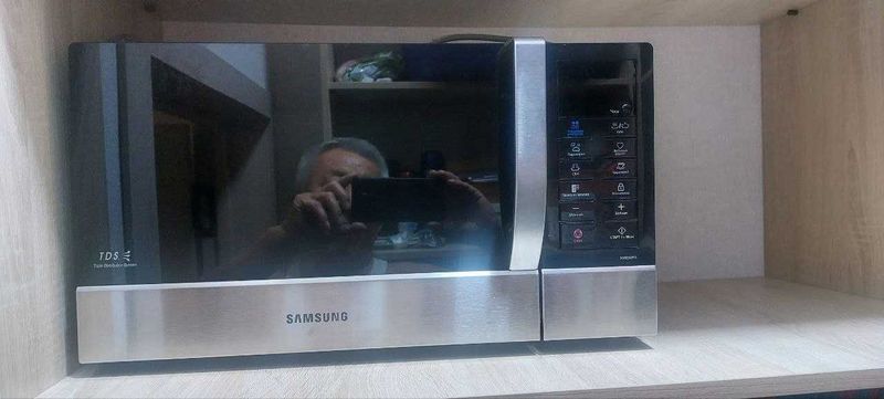 Микроволновая печь в отличном состоянии Микроволновая печь в отличном состоянии