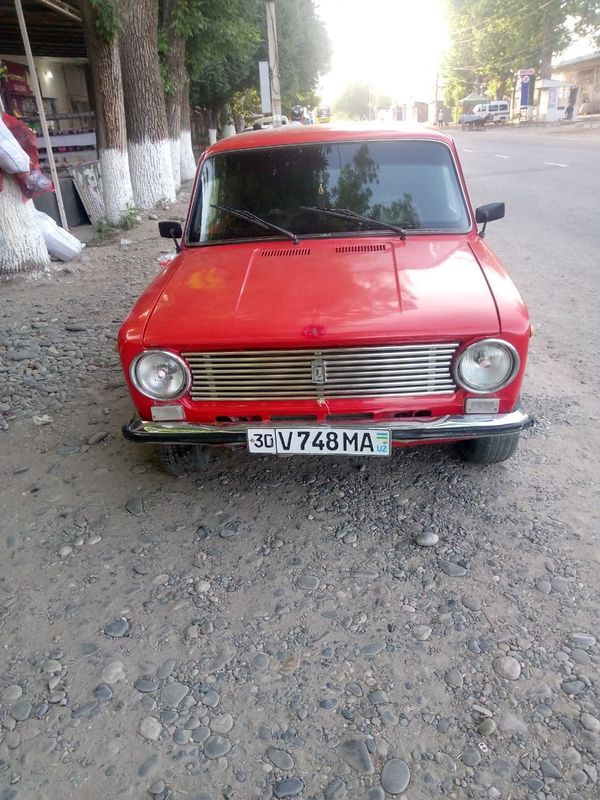 Vaz 21011 sotiladi srochni Vaz 21011 sotiladi srochni