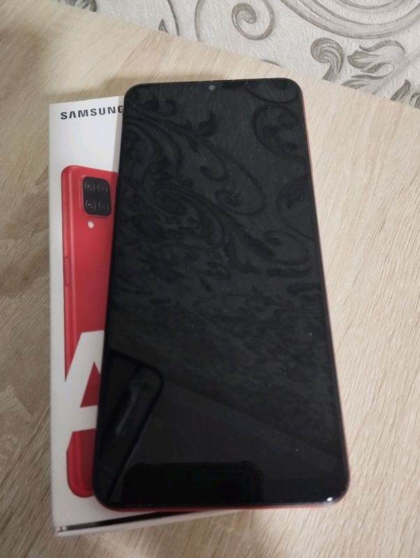 Samsung Galaxy A12 (красный) Samsung Galaxy A12 (красный)