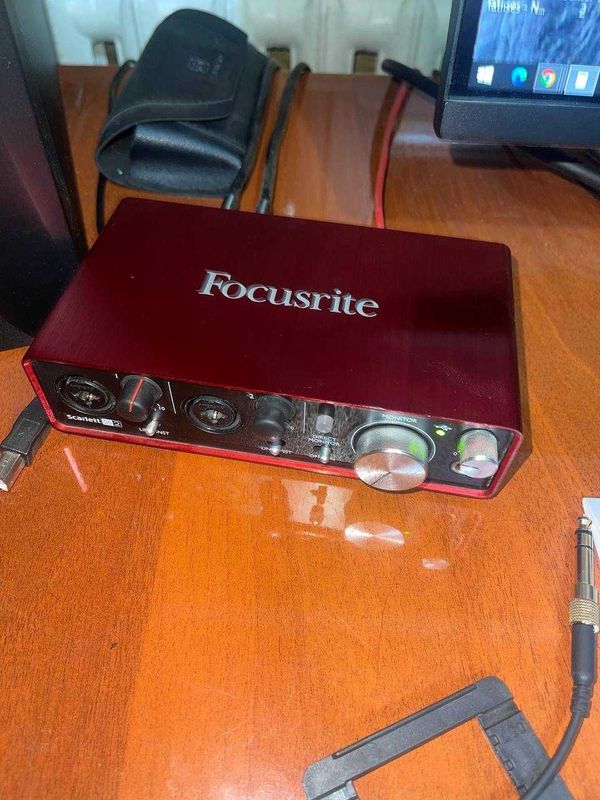 Scarlett 2i2 2nd gen Zvukavoy karta. Audio interface