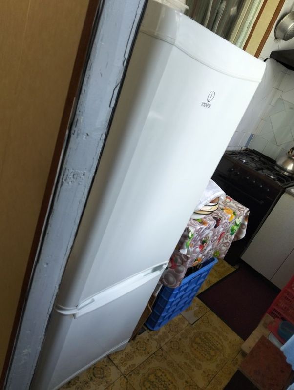 Холодильник Indesit B15 Холодильник Indesit B15